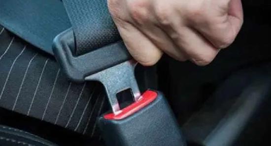 அதிவேக வீதியில் பயணிக்க ஆசனப்பட்டி கட்டாயம்